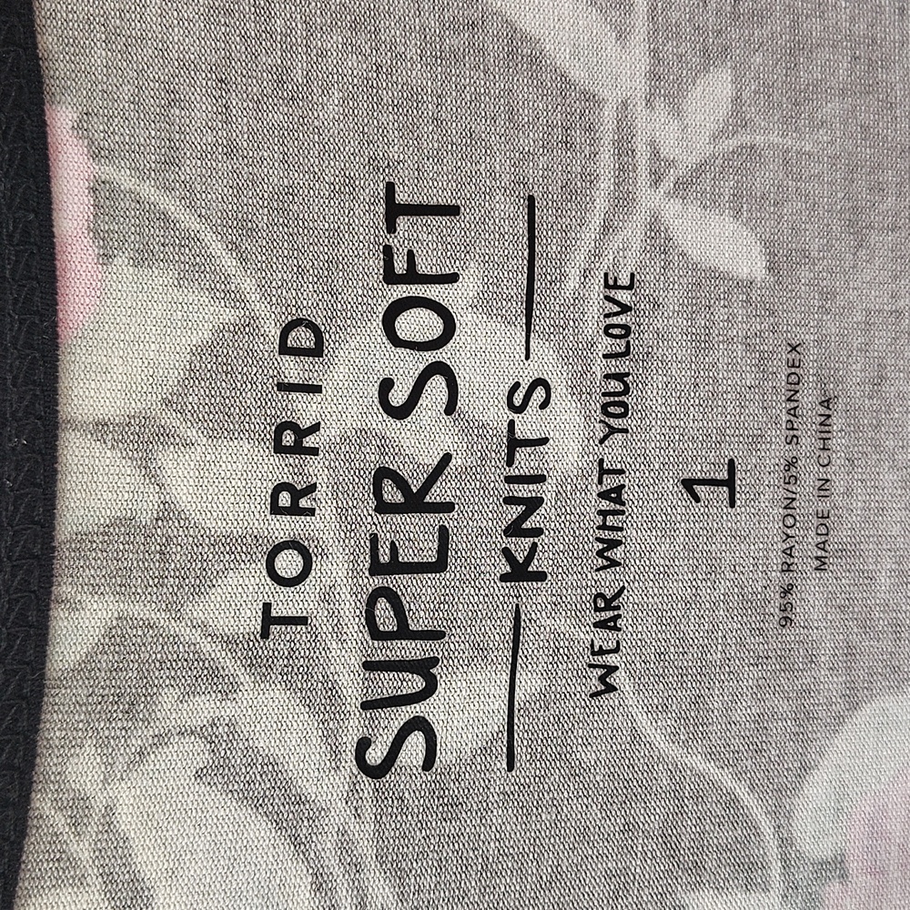 Torrid Super Soft Scoop Neck Strappy Babydoll Tee Size 1X pink And Black Stretch - Picture 3 of 4